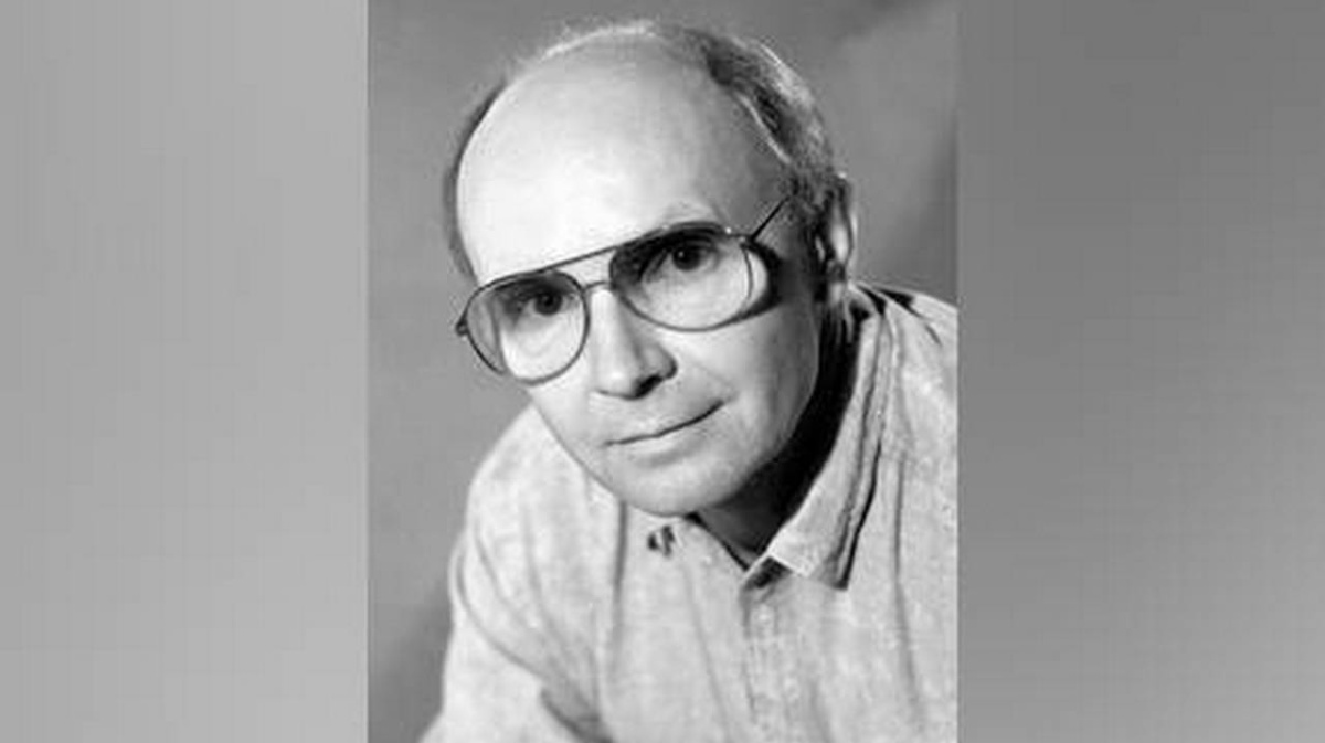 Андрей Мягков — советский и российский актер, широко известный по ролям в фильмах Ирония судьбы, или С лёгким паром, Служебный роман, Гараж и Жестокий романс С 1987