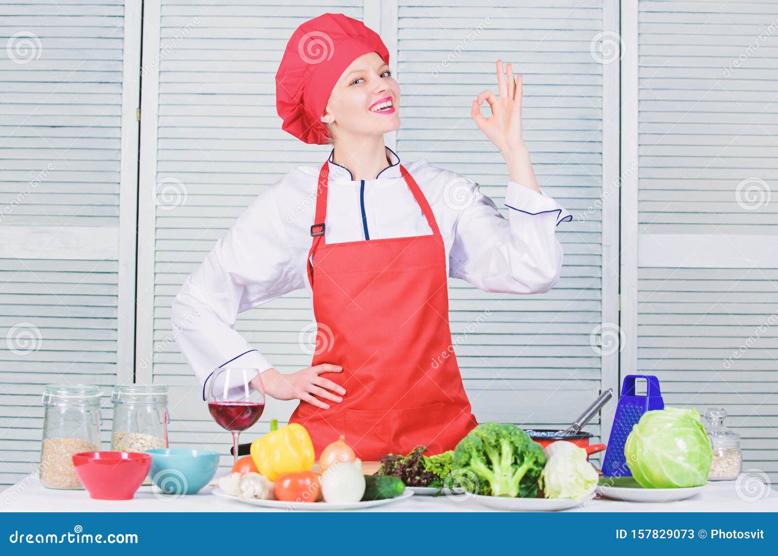 Нагота и контент сексуального характера