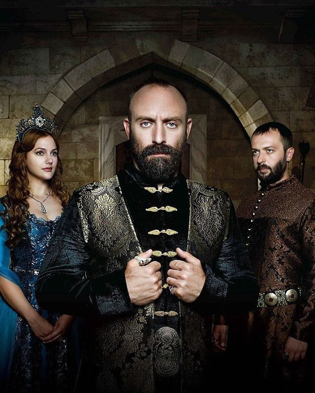 Великолепный век - один из самых популярных сериалов в России У Хюррем есть множество поклонниц, как и у султана, который, конечно же, настоящий мужик и падишах всех сердец