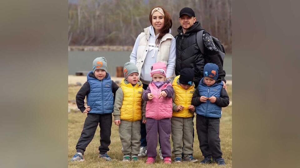 2,5 года назад анастасия меркулова родила пятерых детей: как сейчас выглядит многодетная мама на новых снимках