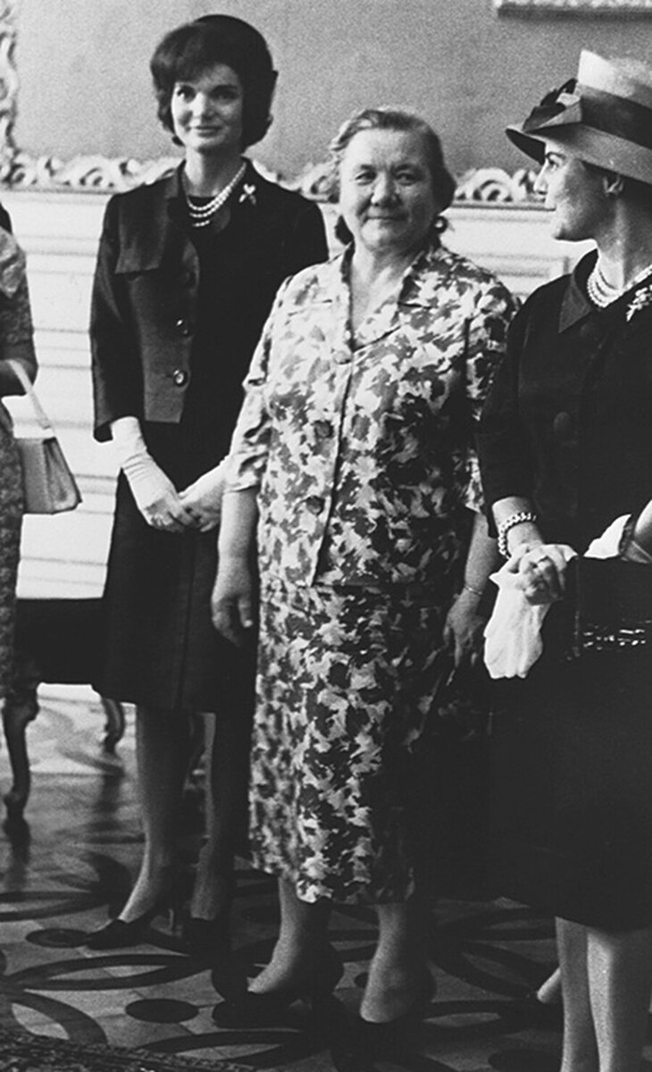 Нина петровна вышла замуж за хрущева только в 65 лет. первая леди ссср — внешне напоминала бабушку, но была умнейшей дамой — wellwel