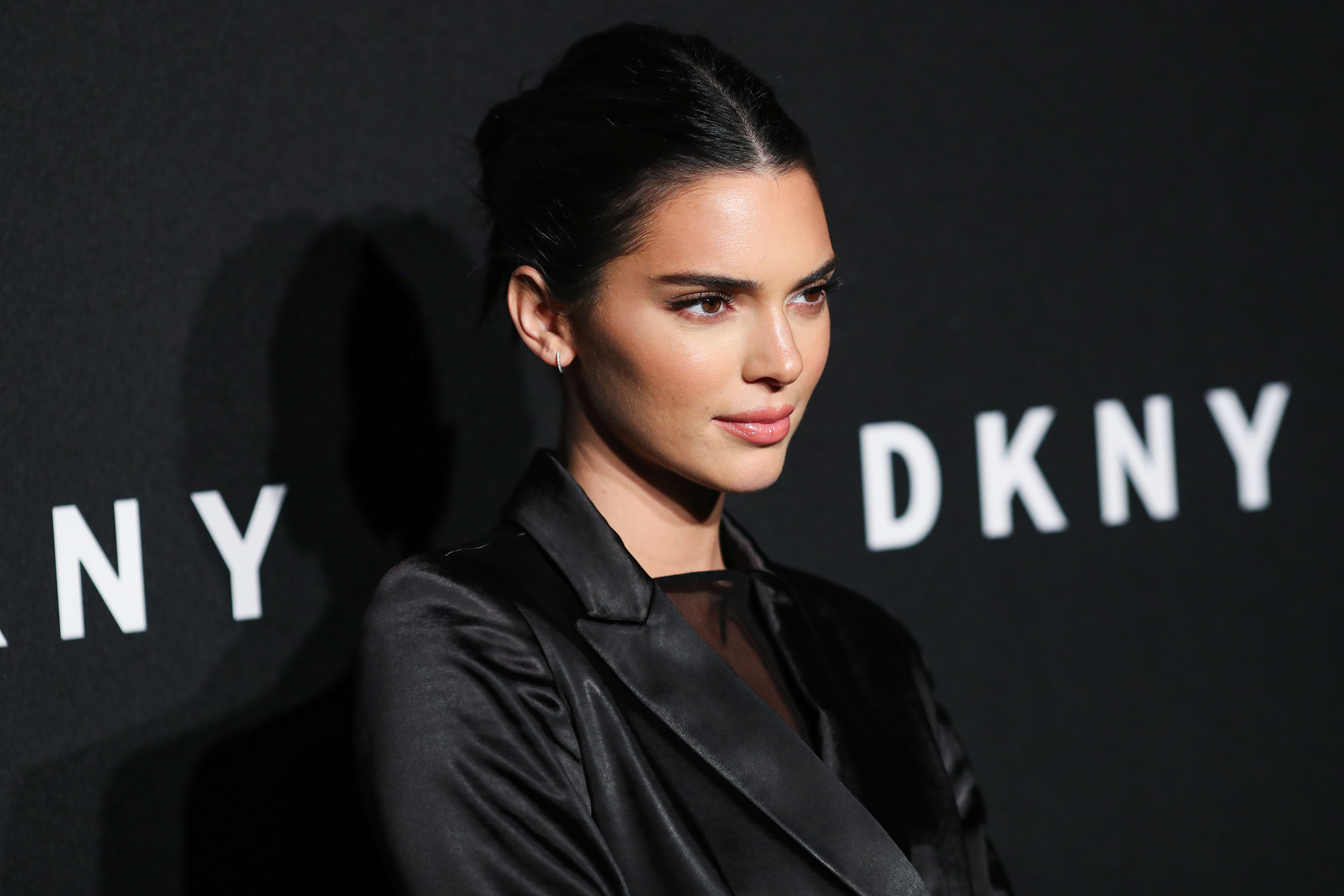 Kendall jenner height: how tall is the talent model? - hood mwr