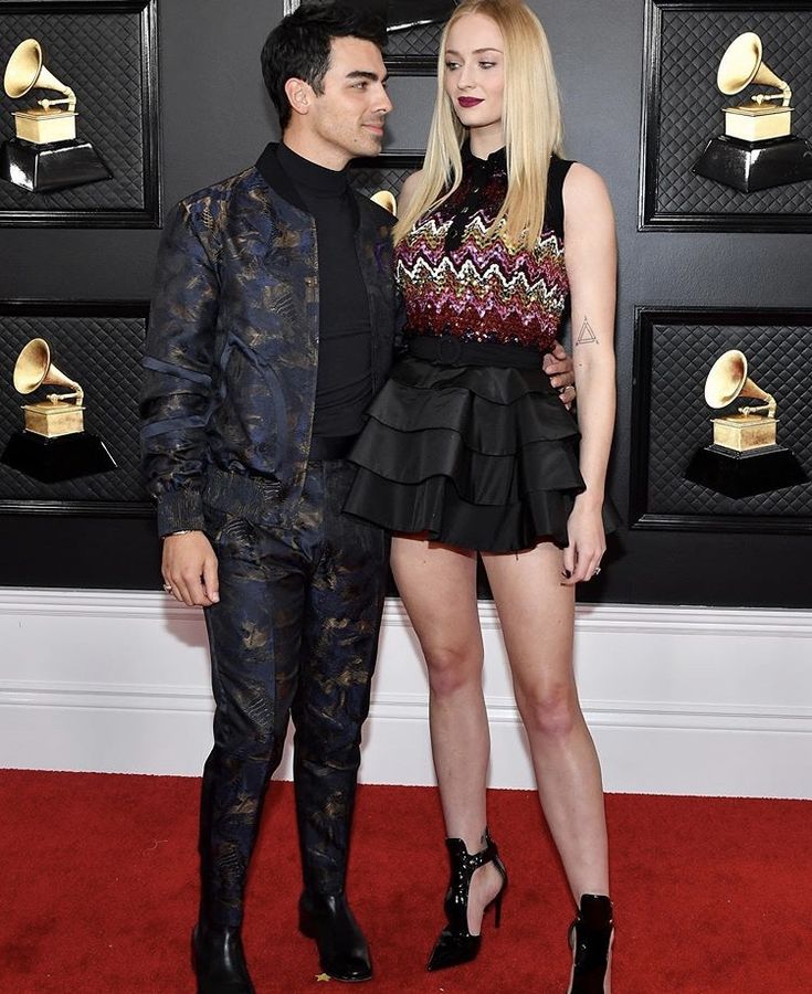 Joe jonas (singer) wiki, bio, age, height, weight, wife, girlfriend, net worth, facts - starsgab