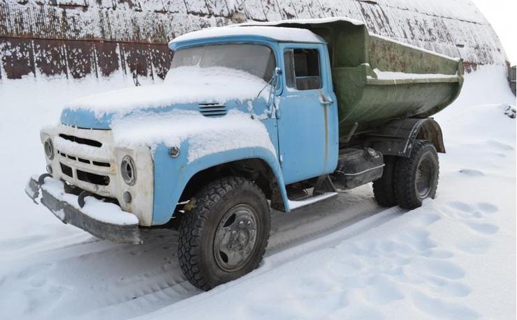ЗИЛ-130 стал одной из самых популярных грузовых машин в СССР Все автомобили отличала одна общая черта — голубая кабина
